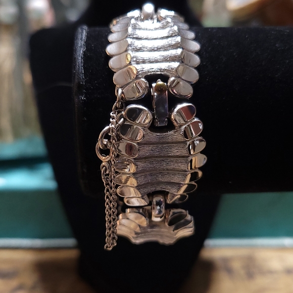 MONET Chunky Bracelet with Safety Chain - Picture 3 of 6